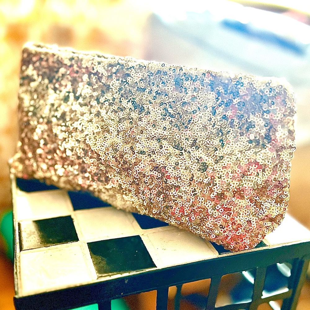 Victoria’s Secret Gold Sequin Clutch - Picture 16 of 16